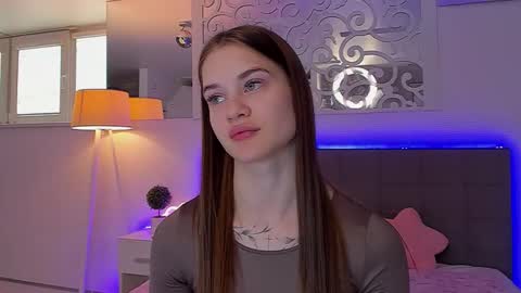 LuisaClover online show from April 17, 12:30 pm