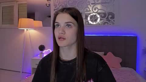 LuisaClover online show from April 19, 6:10 pm