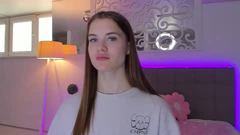 LuisaClover online show from May 24, 12:21 pm