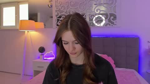 LuisaClover online show from June 4, 12:33 pm
