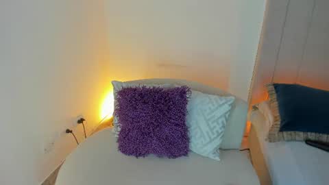 Snapshot of luisah_ chatting on June 28, 7:09 pm L U I S A online show from June 28, 7:09 pm