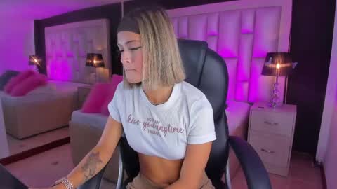 Snapshot of luisajonnes_ chatting on June 2, 2:30 pm Luisa online show from June 2, 2:30 pm