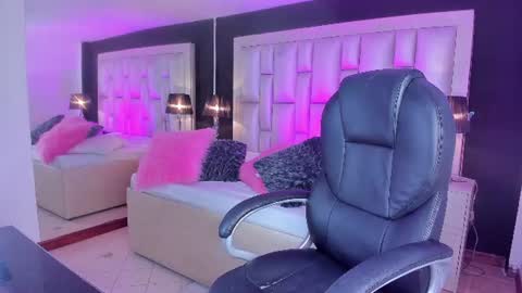 Snapshot of luisajonnes_ chatting on June 28, 4:35 pm Luisa online show from June 28, 4:35 pm