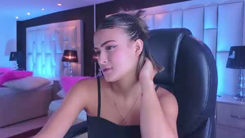 Snapshot of luisajonnes_ chatting on August 1, 5:34 pm Luisa online show from August 1, 5:34 pm