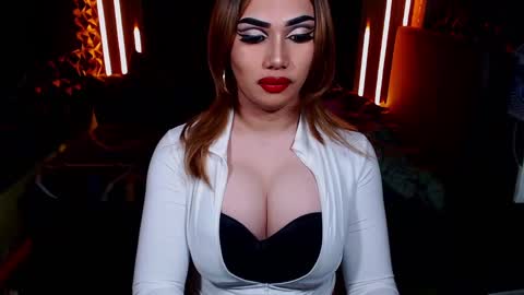 Snapshot of luisamonstercock chatting on December 1, 9:37 pm TS Stella online show from December 1, 9:37 pm