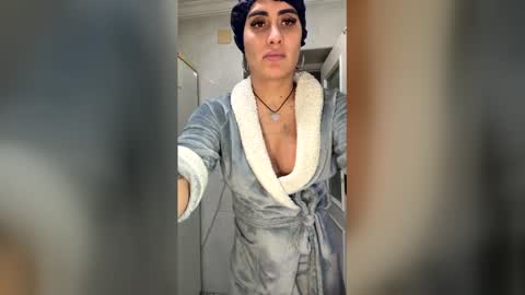 Snapshot of luisamonsterdick chatting on December 17, 5:19 pm Luisa Monsters online show from December 17, 5:19 pm