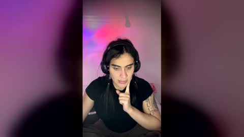 Snapshot of luisamonsterdick chatting on February 19, 9:33 pm Luisa Monsters online show from February 19, 9:33 pm