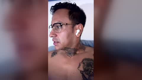 luisjg24hrs online show from April 1, 5:43 pm