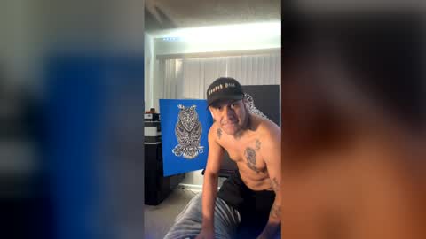 Snapshot of luisjg24hrs chatting on April 8, 4:40 pm luisjg24hrs online show from April 8, 4:40 pm
