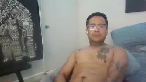 Snapshot of luisjg24hrs chatting on April 10, 6:23 pm luisjg24hrs online show from April 10, 6:23 pm