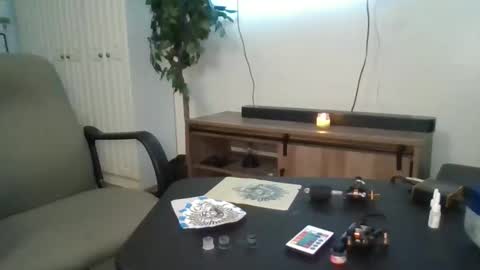 Snapshot of luisjg24hrs chatting on April 12, 9:25 am luisjg24hrs online show from April 12, 9:25 am
