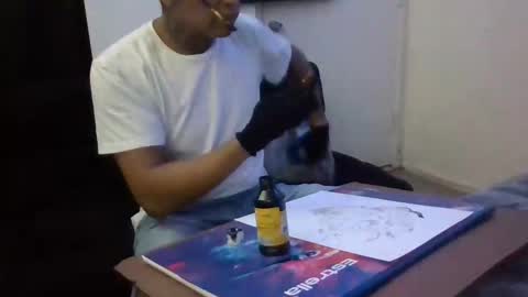 Snapshot of luisjg24hrs chatting on April 27, 5:49 am luisjg24hrs online show from April 27, 5:49 am