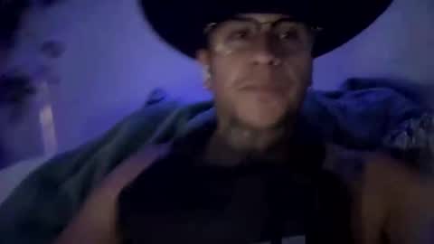 Snapshot of luisjg24hrs chatting on May 11, 5:32 pm luisjg24hrs online show from May 11, 5:32 pm