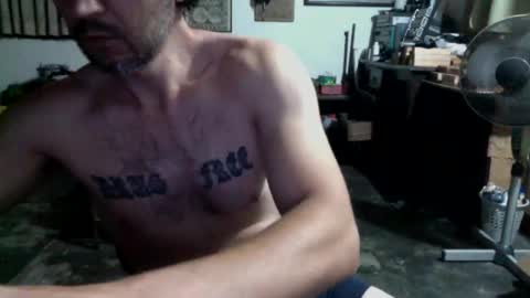 Snapshot of lujara chatting on April 1, 6:25 am Lu online show from April 1, 6:25 am