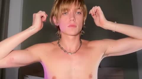 Snapshot of luka_marrant chatting on June 21, 5:04 pm aphex twink online show from June 21, 5:04 pm