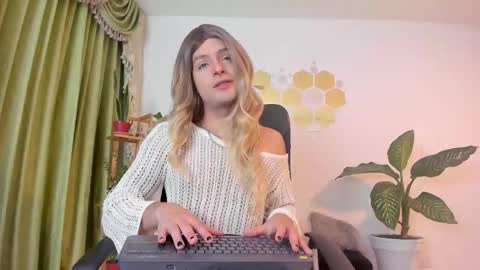 Luka Castillo online show from February 24, 4:10 am