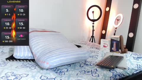 Snapshot of lukarizzox chatting on June 6, 5:23 am Lukarizzox independent model online show from June 6, 5:23 am