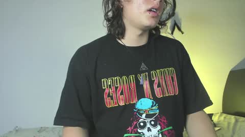 Snapshot of lukashollow chatting on December 6, 2:35 am lukas 3 online show from December 6, 2:35 am