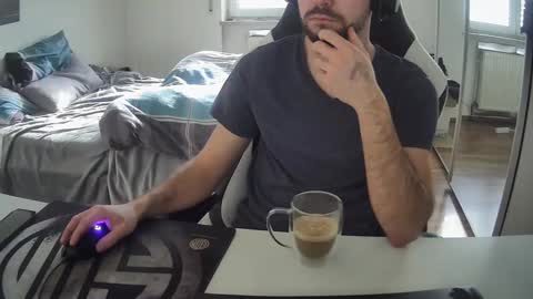 lukasschoetz online show from February 9, 12:52 pm