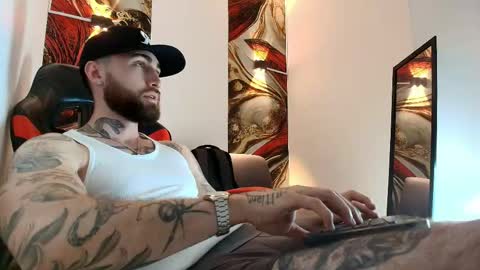 Snapshot of luke_davis01 chatting on April 25, 1:41 pm LUKE online show from April 25, 1:41 pm