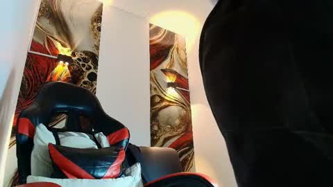 Snapshot of luke_davis01 chatting on May 13, 1:08 pm LUKE online show from May 13, 1:08 pm