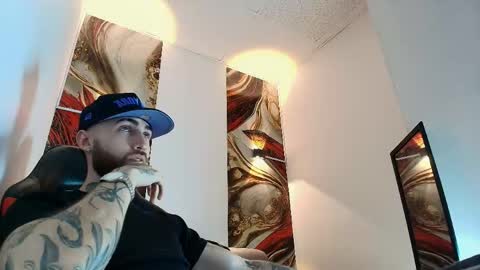 Snapshot of luke_davis01 chatting on May 15, 12:56 pm LUKE online show from May 15, 12:56 pm