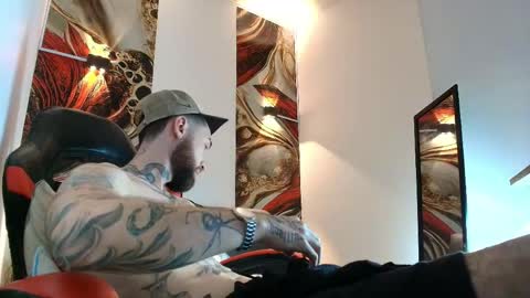 Snapshot of luke_davis01 chatting on May 30, 12:57 pm LUKE online show from May 30, 12:57 pm
