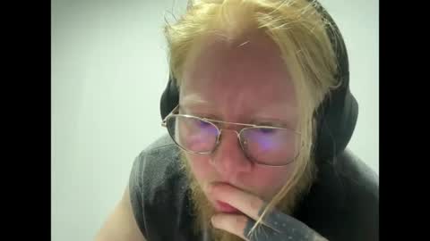 Snapshot of luke_mike chatting on April 14, 6:41 am Lucas online show from April 14, 6:41 am