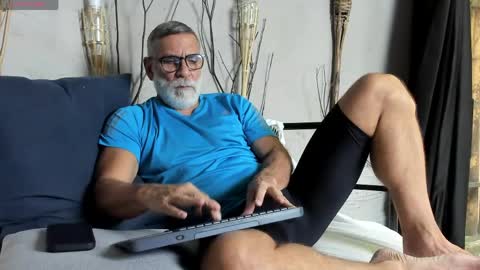 Snapshot of lukecrews chatting on April 28, 5:40 pm Luke Crews online show from April 28, 5:40 pm