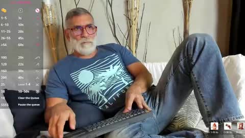 Snapshot of lukecrews chatting on May 7, 5:29 pm Luke Crews online show from May 7, 5:29 pm