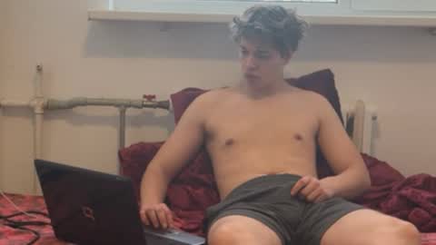 Snapshot of lukedesirable chatting on February 15, 11:28 am lukedesirable online show from February 15, 11:28 am