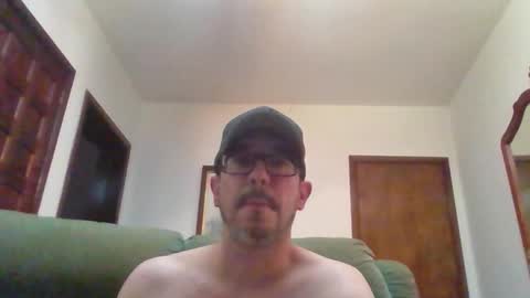 Snapshot of lukz88bigcock chatting on December 20, 3:47 am Luke online show from December 20, 3:47 am
