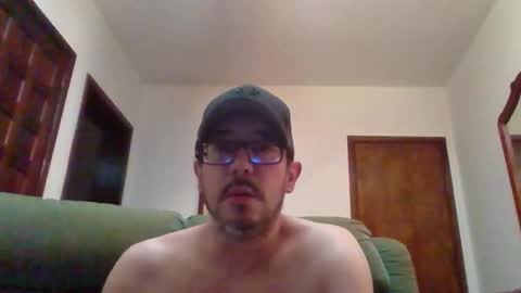 Snapshot of lukz88bigcock chatting on December 27, 11:10 pm Luke online show from December 27, 11:10 pm