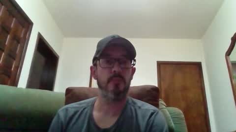 Snapshot of lukz88bigcock chatting on September 18, 10:56 pm Luke online show from September 18, 10:56 pm