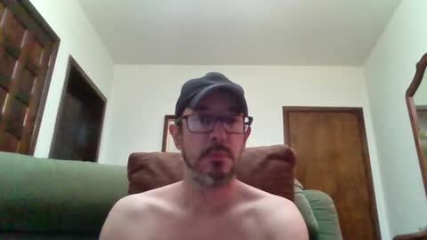 Snapshot of lukz88bigcock chatting on October 26, 12:38 am Luke online show from October 26, 12:38 am