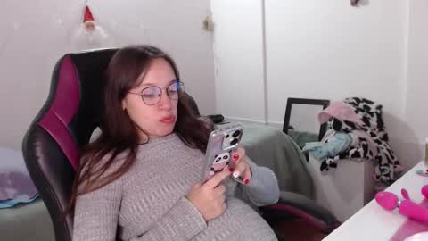 Snapshot of lula_05 chatting on December 30, 3:36 am Vicky online show from December 30, 3:36 am