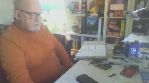 Snapshot of luley58 chatting on April 25, 7:33 am luley58 online show from April 25, 7:33 am
