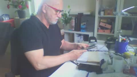Snapshot of luley58 chatting on May 4, 2:24 pm luley58 online show from May 4, 2:24 pm