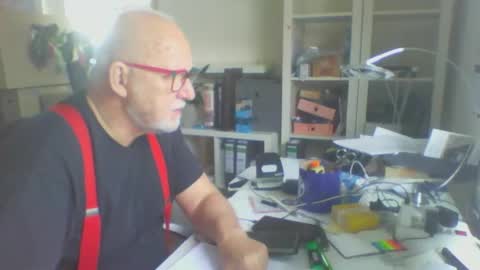 Snapshot of luley58 chatting on May 18, 7:25 am luley58 online show from May 18, 7:25 am