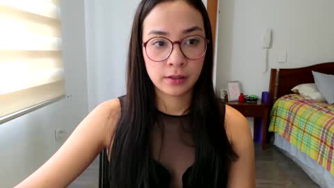 Snapshot of lulibee_ chatting on April 1, 1:41 pm Luli online show from April 1, 1:41 pm