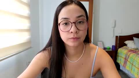 Snapshot of lulibee_ chatting on April 6, 1:12 pm Luli online show from April 6, 1:12 pm