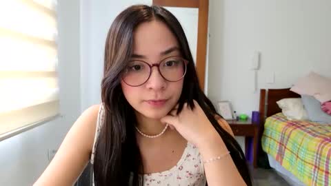 Snapshot of lulibee_ chatting on April 8, 1:11 pm Luli online show from April 8, 1:11 pm