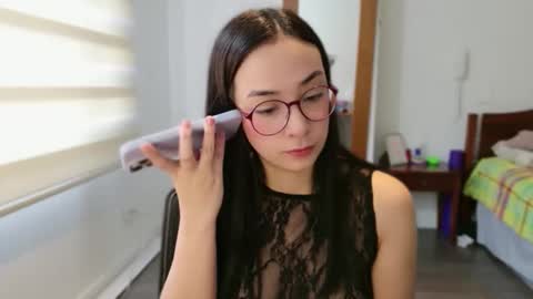 Snapshot of lulibee_ chatting on April 22, 1:23 pm Luli online show from April 22, 1:23 pm