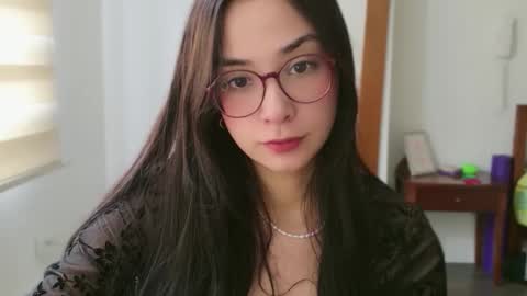 Snapshot of lulibee_ chatting on April 24, 1:24 pm Luli online show from April 24, 1:24 pm