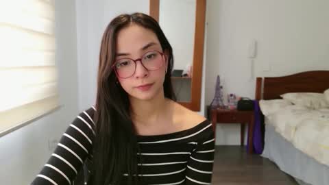 Snapshot of lulibee_ chatting on May 8, 1:27 pm Luli online show from May 8, 1:27 pm
