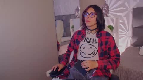 Snapshot of lullaby_charade_ chatting on February 19, 10:33 am Cookie online show from February 19, 10:33 am