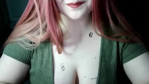 Snapshot of lulovia chatting on February 12, 9:21 pm lulovia online show from February 12, 9:21 pm