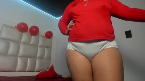 Snapshot of lulu_js_ chatting on June 13, 5:33 pm elizabeth online show from June 13, 5:33 pm