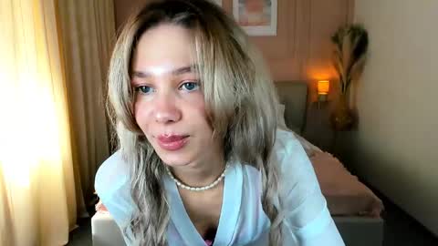 Snapshot of lulualise chatting on May 5, 1:52 pm Alise online show from May 5, 1:52 pm