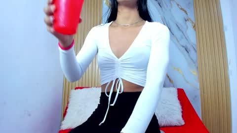 Snapshot of luluu_08 chatting on April 8, 2:39 pm LULU online show from April 8, 2:39 pm